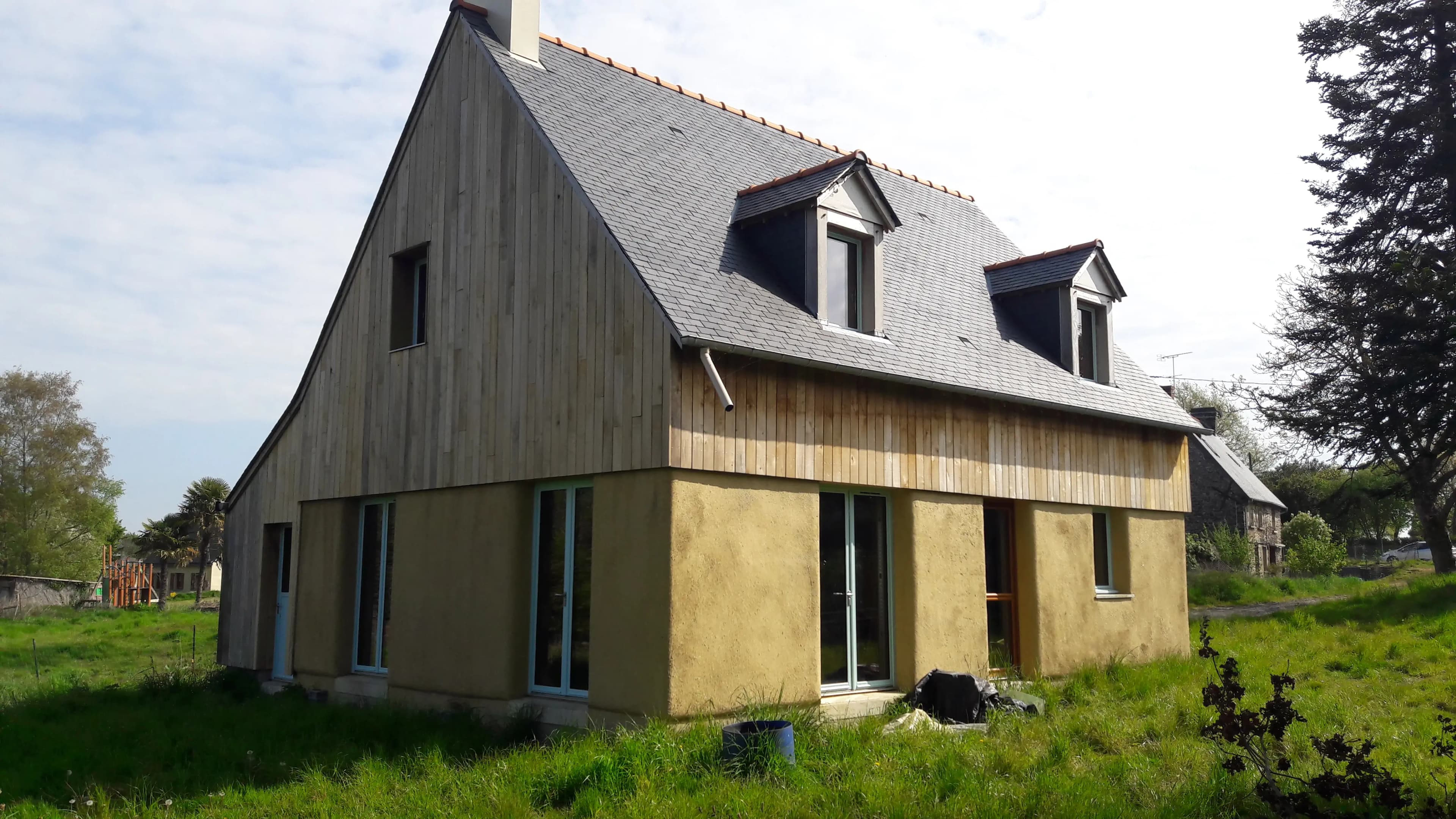 Maison en bois et paille